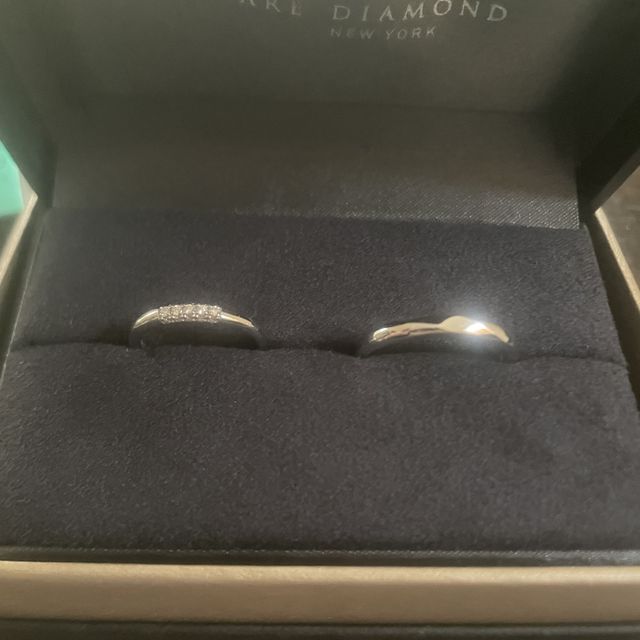 【ラザール ダイヤモンド【取扱店販売】の口コミ】 ダイヤが15個着いてて綺麗でした。
手が丸く浮腫みやすいんですが購入した…