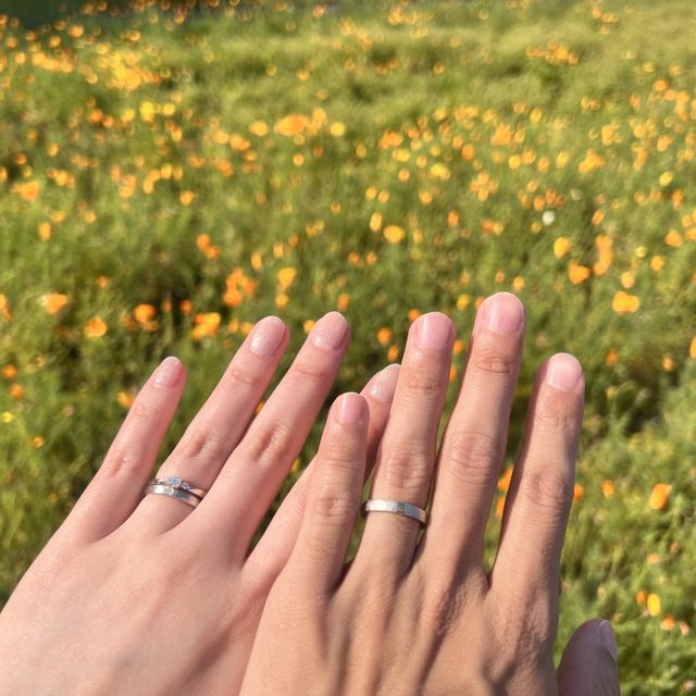 【mina.jewelry(ミナジュエリー)の口コミ】 デザインはふわふわというデザインで、素材はプラチナ、挟み込みでゴール…