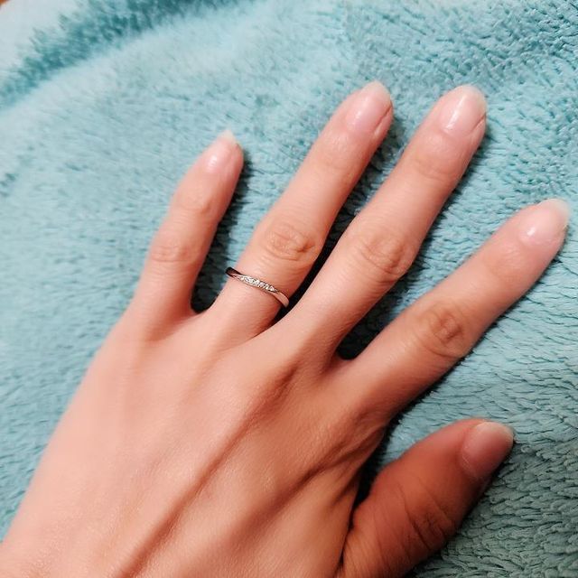 【4℃ BRIDAL(ヨンドシーブライダル)の口コミ】 購入時は今から約2年前。
サイズは表記が6号しかなかったのでこうしていま…