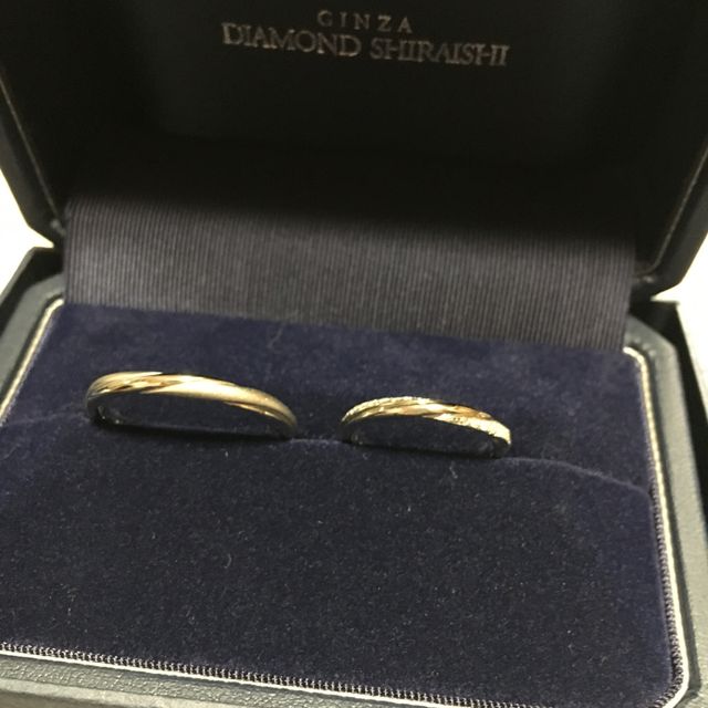 【銀座ダイヤモンドシライシの口コミ】 ウェディングフェアで100本以上のリングを試着させてもらい、その中でも一…