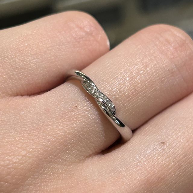 【COLANY(コラニー)の口コミ】 派手過ぎず、地味すぎず、指に馴染むデザインで着け心地も最高です。
ダイ…