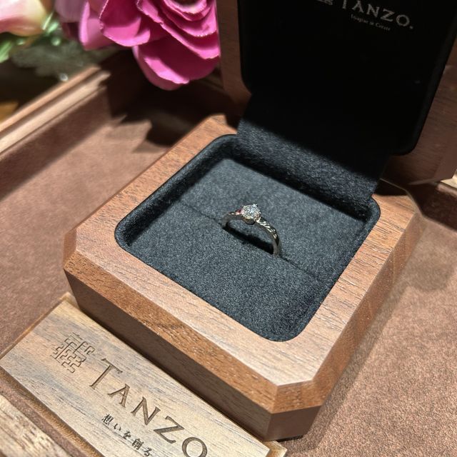 【TANZO.(鍛造指輪)の口コミ】 指輪の製法が鍛造製法の説明を受け、鍛造の指輪にすることに決めました。
…