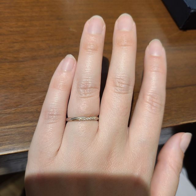 【Flavor(フレーバー)の口コミ】 コンビネーションカラーが良く探しておりました。ダイヤが並んでいる様子…