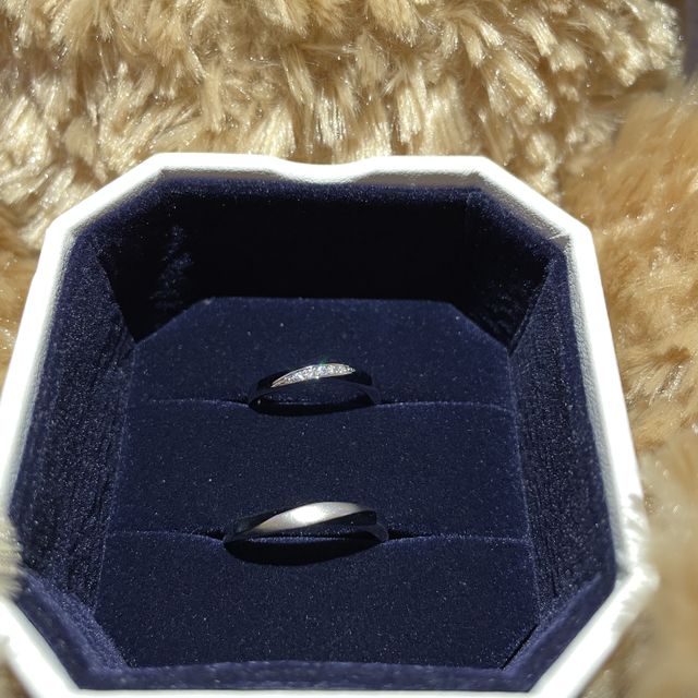 【4℃ BRIDAL(ヨンドシーブライダル)の口コミ】 アクアリリーを選択。価格はペアで25万円ほど。着け心地も良く、品があり…