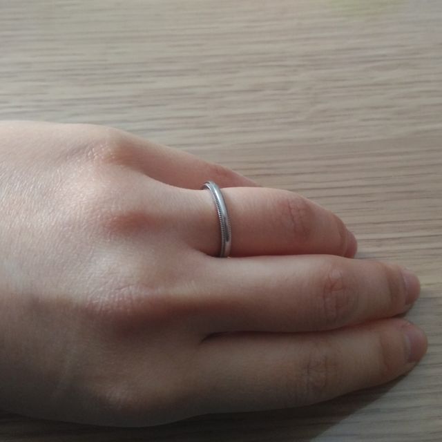 【ティファニー(Tiffany & Co.)の口コミ】 私も夫も指が細いので、あまりゴツゴツしたものにしない方が良いねという…