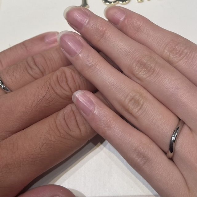 【アイプリモ(I-PRIMO)の口コミ】 ダイヤなしのシンプルで自分たちの指に似合う指輪を探していて、この指輪…