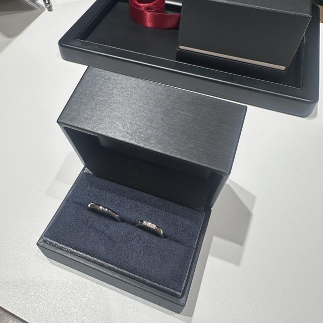 【ラザール ダイヤモンド(LAZARE DIAMOND)の口コミ】 結婚指輪らしさがある形を求めていたので、タイプの形に巡り会うことがで…