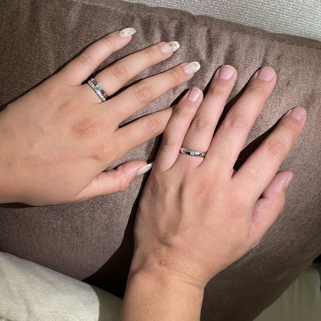 【4℃ BRIDAL(ヨンドシーブライダル)の口コミ】 婚約指輪は爪4本、正面から見た時にダイヤが浮いてみえる、ダイヤを支えて…