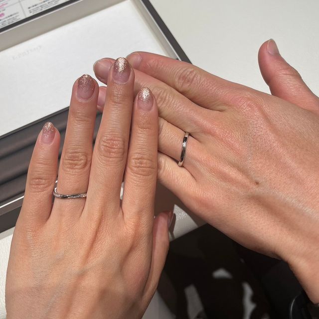 【アイプリモ(I-PRIMO)の口コミ】 男性用指輪はシンプルながらもウェーブが入っており、そのウェーブのは入…