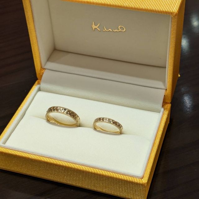 【ケイウノ ブライダル(K.UNO BRIDAL)の口コミ】 フルオーダーでＫ１８のイエローゴールドのベースにオリーブのエングレー…