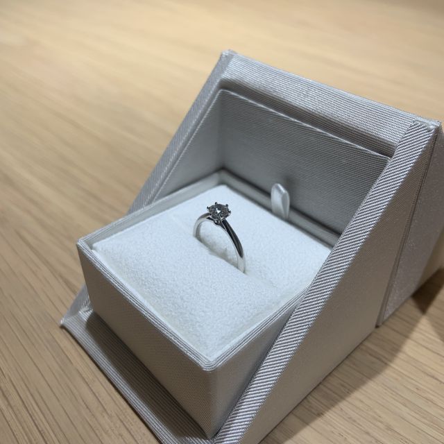 【ENUOVE(イノーヴェ)の口コミ】 石座が高い分ダイヤモンドを際立たせてくれて、凄く綺麗に見えます！！
シ…