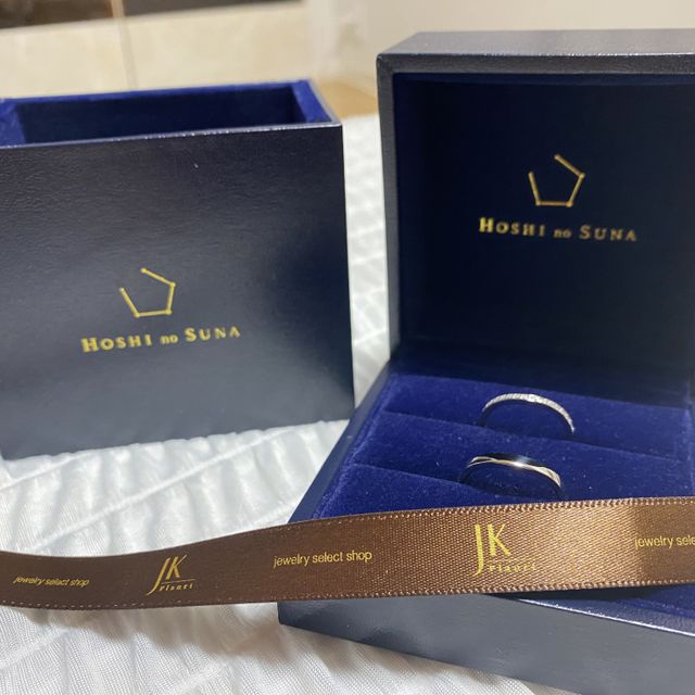 【HOSHI no SUNA 星の砂(ほしのすな)の口コミ】 男性の指輪は、シンプルだけど若干太めの設計で、存在感があり良かった。…