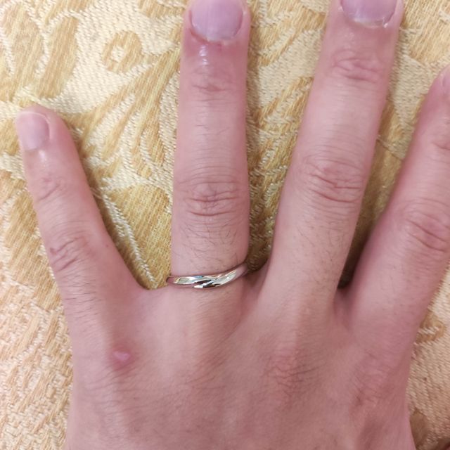 【アイプリモ(I-PRIMO)の口コミ】 ルキナはデザインがシンプルです。若干ウェーブのあるラインが薬指の付け…