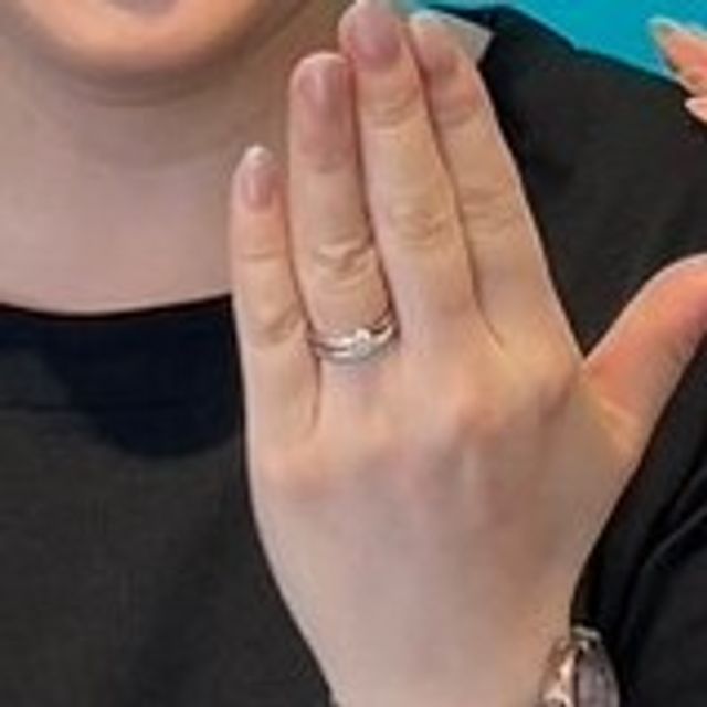 【アイプリモ(I-PRIMO)の口コミ】 プラチナリングで丈夫なリングなだけでなく、彼女に似合う可愛いデザイン…