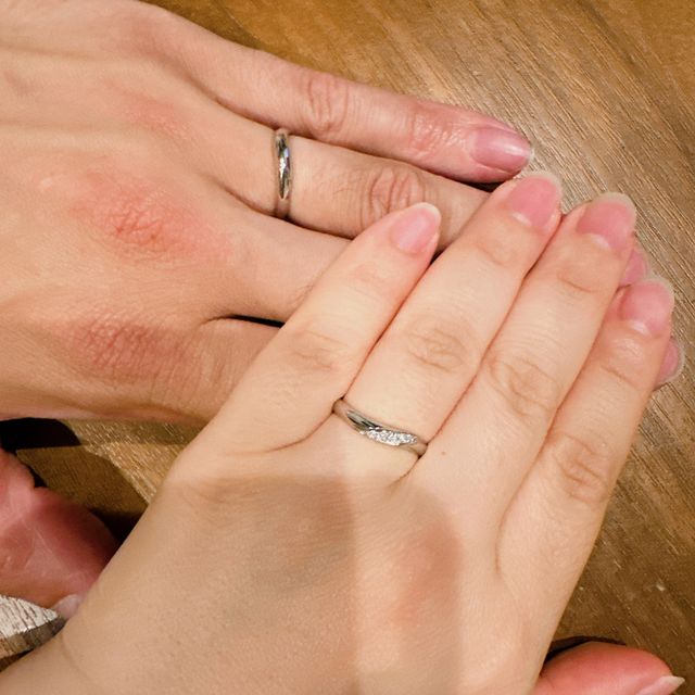 【Something Blue(サムシングブルー)の口コミ】 ダイヤがキラキラしているデザインは好きではなく、一石も入ってないもの…