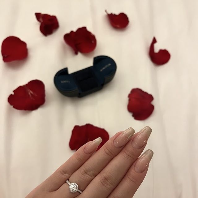 【ハリー・ウィンストン(Harry Winston)の口コミ】 何十年先も似合うだろうボリュームにほれぼれしました。
ダイヤの輝きも、…