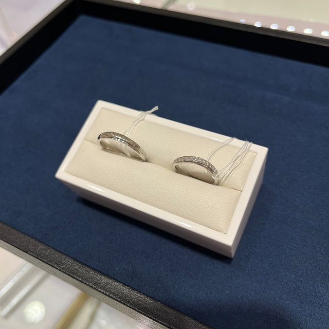 【4℃ BRIDAL(ヨンドシーブライダル)の口コミ】 指の形が綺麗に見えるウェーブが気に入った。シンプルでダイヤモンドが入…