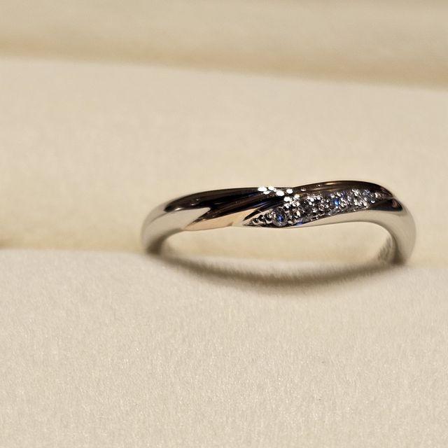 【ケイウノ ブライダル(K.UNO BRIDAL)の口コミ】 デザイナーさんが納得のいくデザインになるまで何度もリテイクしてくださ…