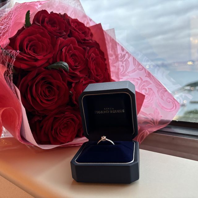 【銀座ダイヤモンドシライシの口コミ】 シンプルでつけやすいです。リングのきらきらがゴージャス感をアップさせ…