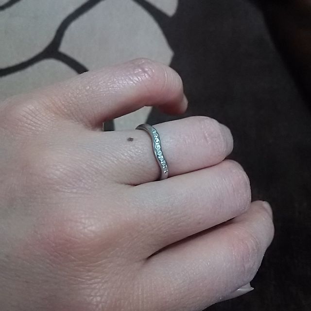 【ティファニー(Tiffany & Co.)の口コミ】 シンプルだけどダイアモンドがいくつも散りばめられていて、試着した際、…