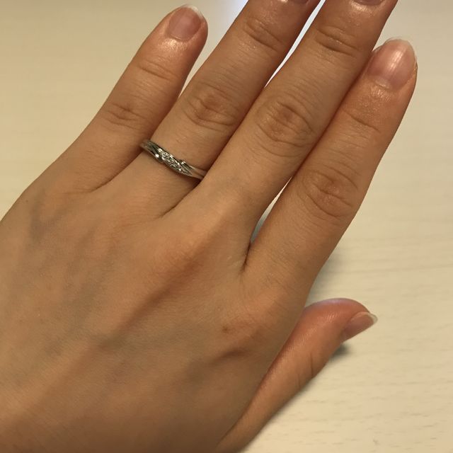 【銀座ダイヤモンドシライシの口コミ】 女性の指輪
ワンポイントのダイヤモンドが付いているものはくるくる回って…