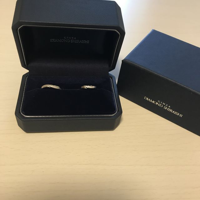 【銀座ダイヤモンドシライシの口コミ】 女性の指輪
ワンポイントのダイヤモンドが付いているものはくるくる回って…