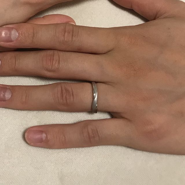 【銀座ダイヤモンドシライシの口コミ】 女性の指輪
ワンポイントのダイヤモンドが付いているものはくるくる回って…