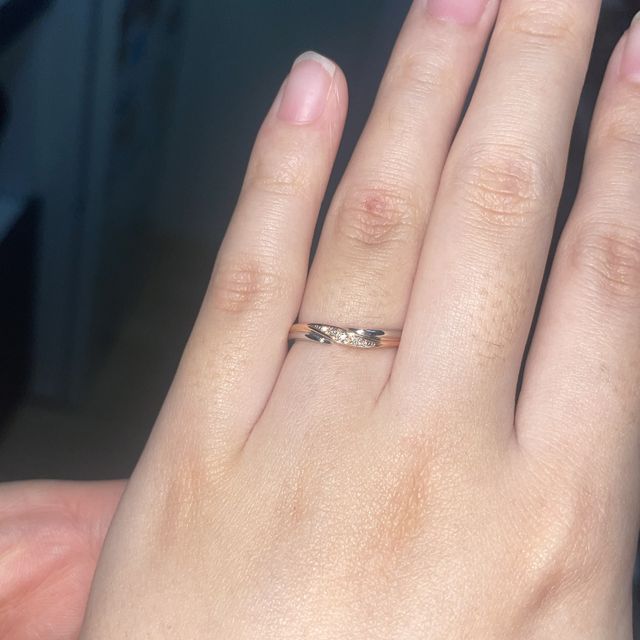 【銀座ダイヤモンドシライシの口コミ】 デザインがとても良く、店員さんもものすごく丁寧で何種類もの指輪を持っ…