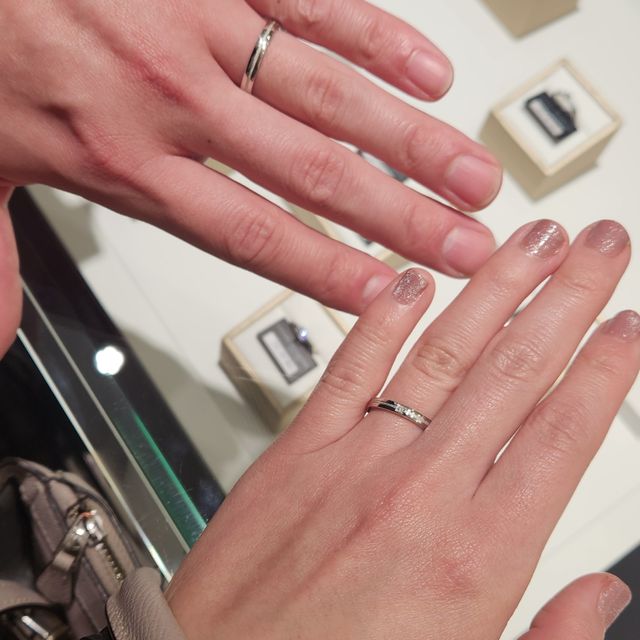 【ラザール ダイヤモンド(LAZARE DIAMOND)の口コミ】 平打ちの形でミル打ちがポイントです。かなり繊細で細かなミルが入ってお…