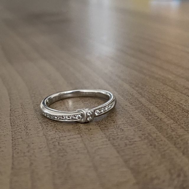 【エクセルコダイヤモンド(EXELCO DIAMOND)の口コミ】 指輪のデザインは、結び目がついているデザインで、結婚と結び目はリンク…