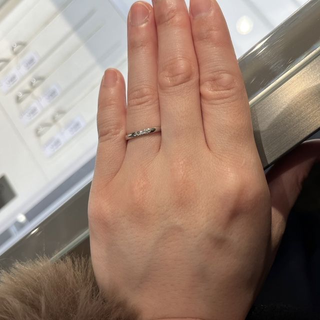 【MIKIMOTO(ミキモト)の口コミ】 ダイヤが入っているもので探していて1粒と3粒と迷っていましたがこちらは3…