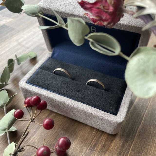 【BRILLIANCE+(ブリリアンスプラス)の口コミ】 キラキラした指輪はしたくなかったので、こちらに決めました。
優しい色使…