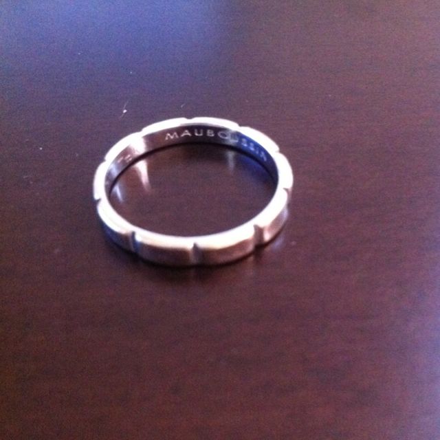 【MAUBOUSSIN(モーブッサン)の口コミ】 ほぼひとめぼれでした。

最終的にシャネルのプルミエール プロメスも迷い…