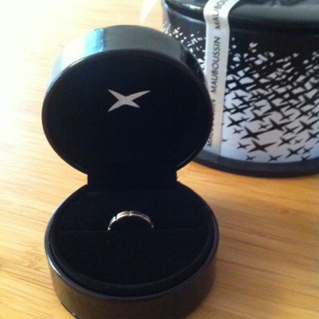 【MAUBOUSSIN(モーブッサン)の口コミ】 ほぼひとめぼれでした。

最終的にシャネルのプルミエール プロメスも迷い…