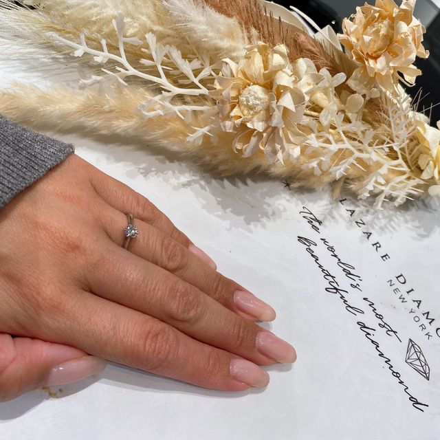 【ラザール ダイヤモンド(LAZARE DIAMOND)の口コミ】 プロポーズの際にダイヤモンドだけプレゼントしていただき、後日リングの…