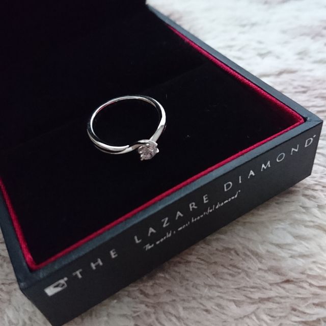 【ラザール ダイヤモンド(LAZARE DIAMOND)の口コミ】 いくつかの台座と宝石をそれぞれカスタマイズで選ぶ方法で購入しました。…