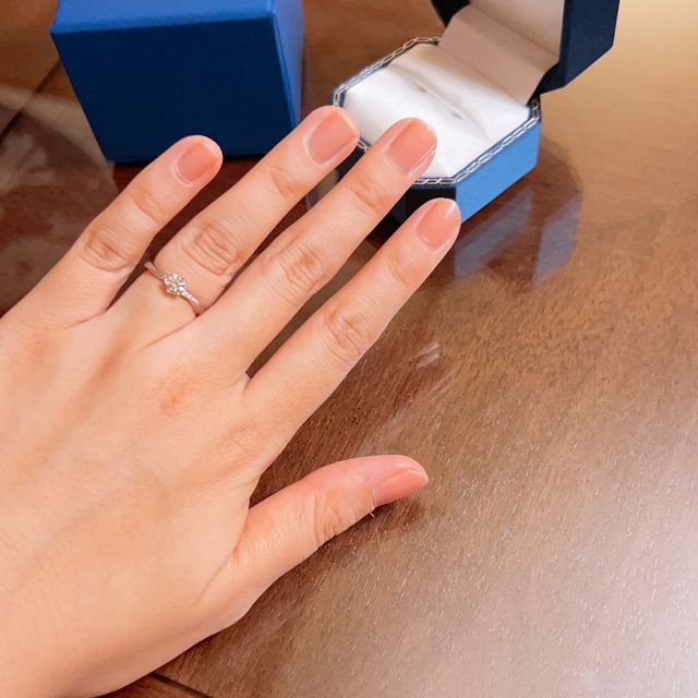 【ヴァンドーム青山(VENDOME AOYAMA)の口コミ】 シンプルより、メレダイヤがついていて曲線のデザインのものを探していた…