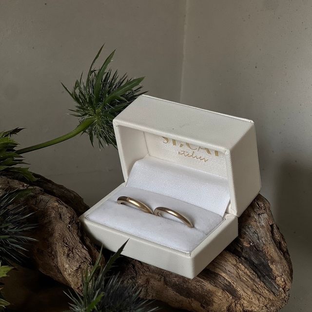 【atelier ST, CAT(アトリエ エスティーキャット)の口コミ】 長年使えるシンプルなデザインで、カジュアルな服装にも合うよう、マット…