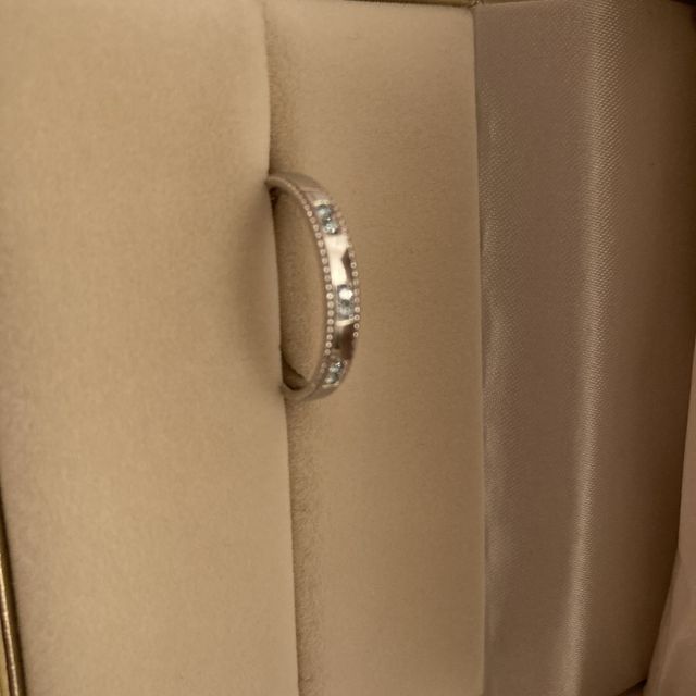 【宝寿堂(ほうじゅどう)の口コミ】 元々売っている物にダイヤの変更とミル打ちをして頂きました。ダイヤは妻…