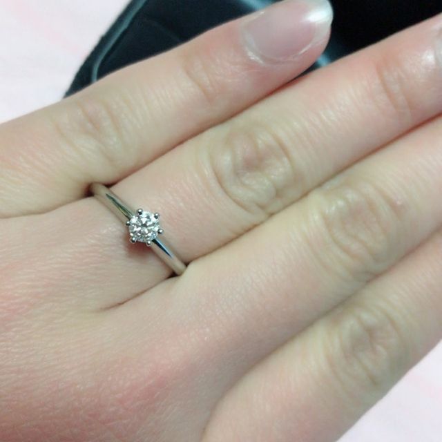 【ティファニー(Tiffany & Co.)の口コミ】 初めから婚約指輪は女性の憧れでもあるティファニーと決めていましたが、…