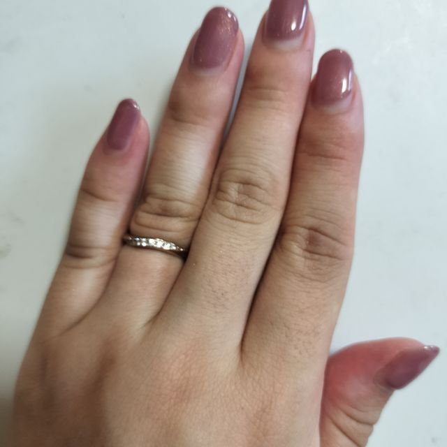 【アイプリモ(I-PRIMO)の口コミ】 指輪自体が他店に比べて黒っぽく光っているため、ダイヤモンドの輝きがと…