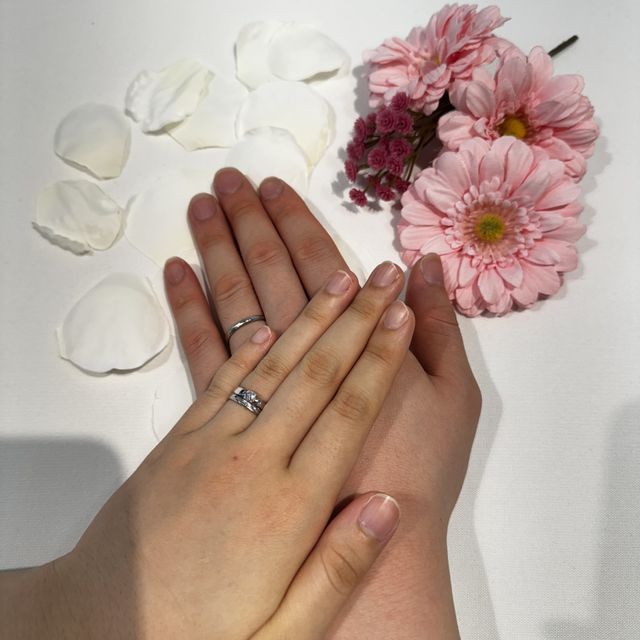 【ROYAL ASSCHER(ロイヤル・アッシャー)の口コミ】 マット加工とほどよいダイヤモンドの輝きがちょうどよくエンゲージリング…