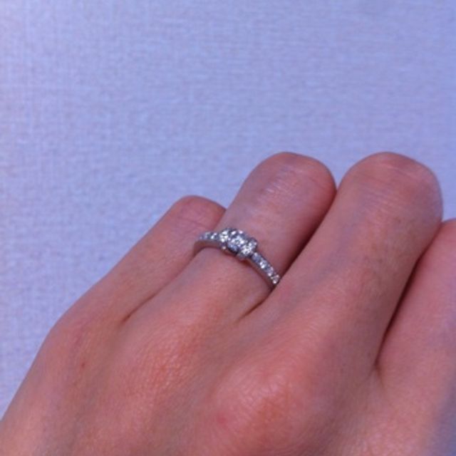 【ROYAL ASSCHER(ロイヤル・アッシャー)の口コミ】 初めて買ってもらうジュエリーだったので相当迷いました。

なんども試着…
