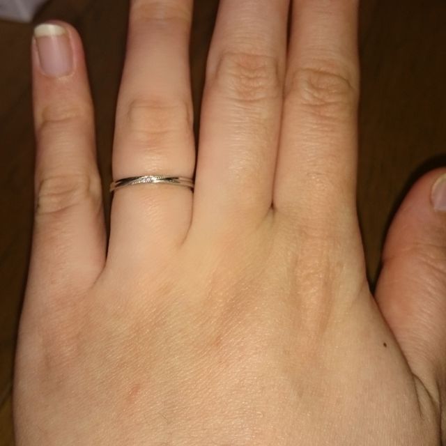 【LEGAN(レガン)の口コミ】 私は、ウェーブになっている指輪を希望しているのに対して、
旦那はストレ…