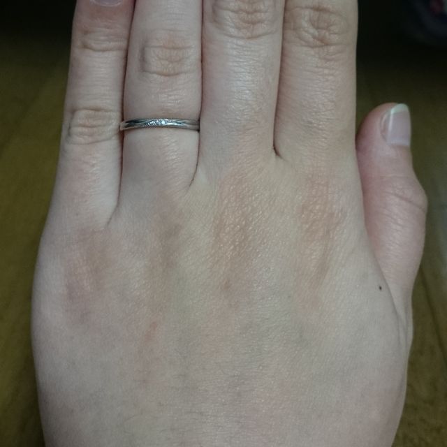 【LEGAN(レガン)の口コミ】 私は、ウェーブになっている指輪を希望しているのに対して、
旦那はストレ…