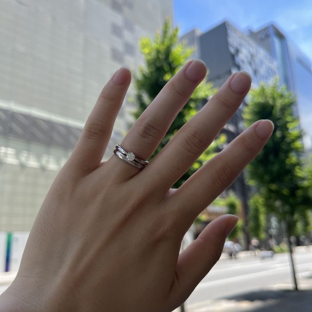 【銀座ダイヤモンドシライシの口コミ】 婚約指輪と結婚指輪を一緒に購入しました。婚約指輪は、指輪のデザインと…