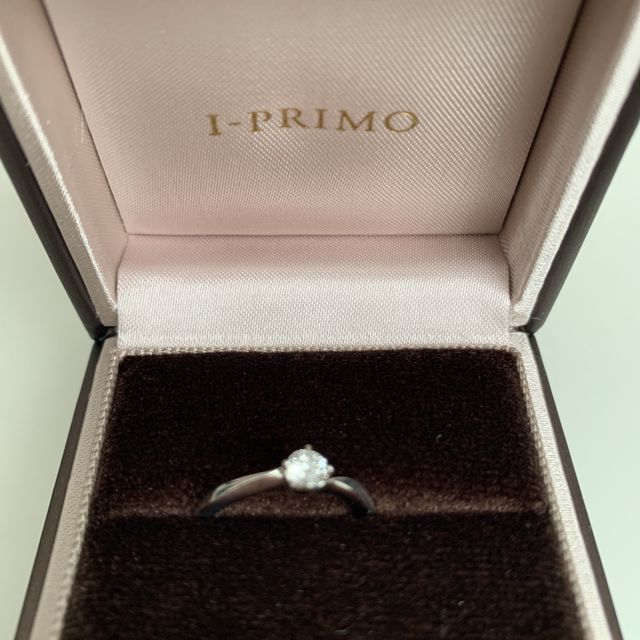 【アイプリモ(I-PRIMO)の口コミ】 この指輪は、シンプルながらもエレガントなデザインが魅力です。高品質な…