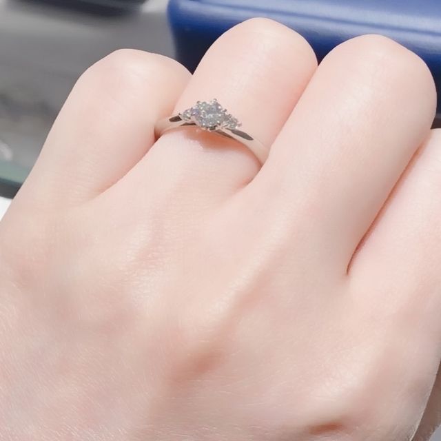 【銀座ダイヤモンドシライシの口コミ】 婚約指輪のデザインは、今まで色々な婚約指輪を見てきたが、1番自分の指に…