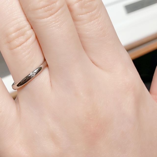 【銀座ダイヤモンドシライシの口コミ】 結婚指輪はシンプルで何歳になっても使えるモノを探していたので、こちら…