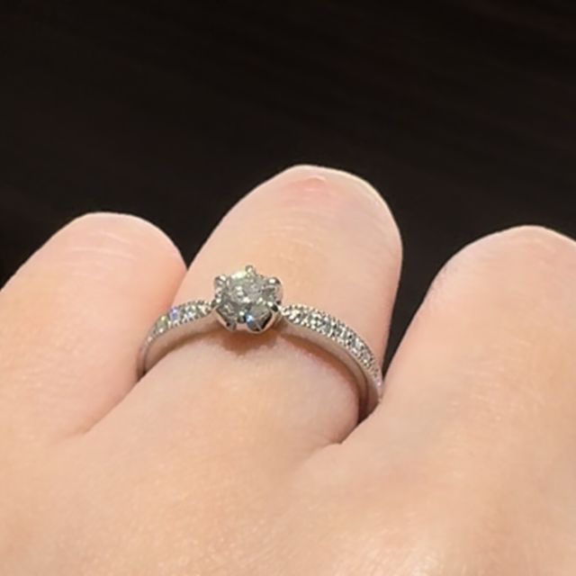 【アイプリモ(I-PRIMO)の口コミ】 指輪のデザインはもともと決まっていたのですが、細身で且つダイヤモンド…